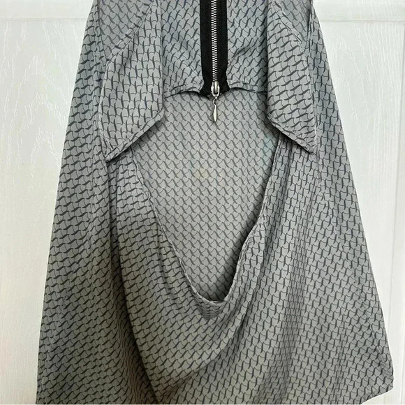 Indus+ry Blouse Sleeveless  Wavy Grey Size Medium - Picture 11 of 16